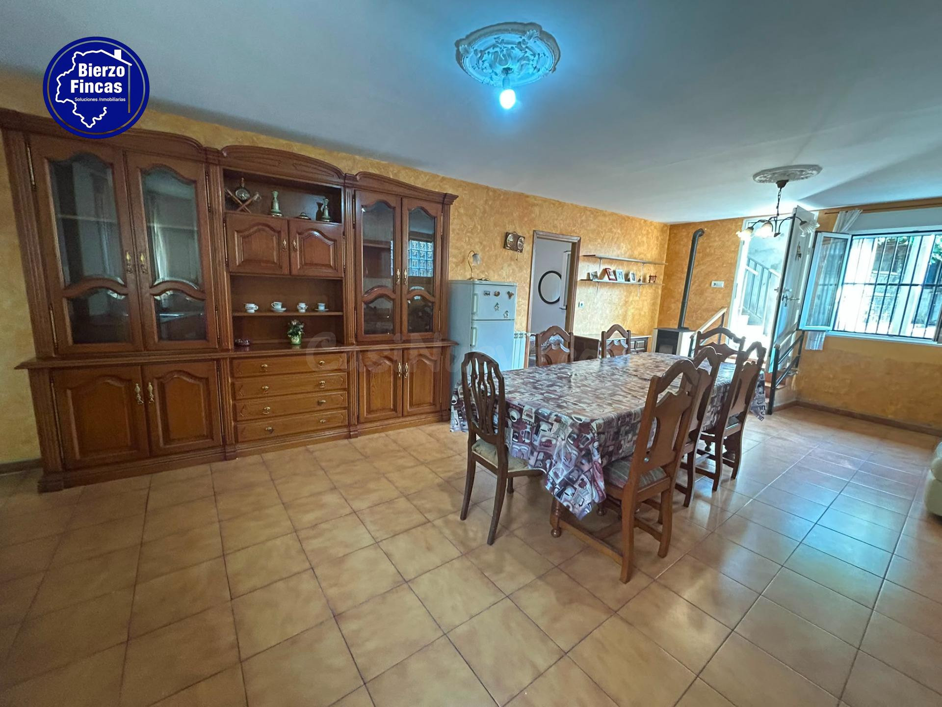 SE VENDE CHALET INDEPENDIENTE EN LA ZONA DE CUBILLOS DEL SIL - foto 4