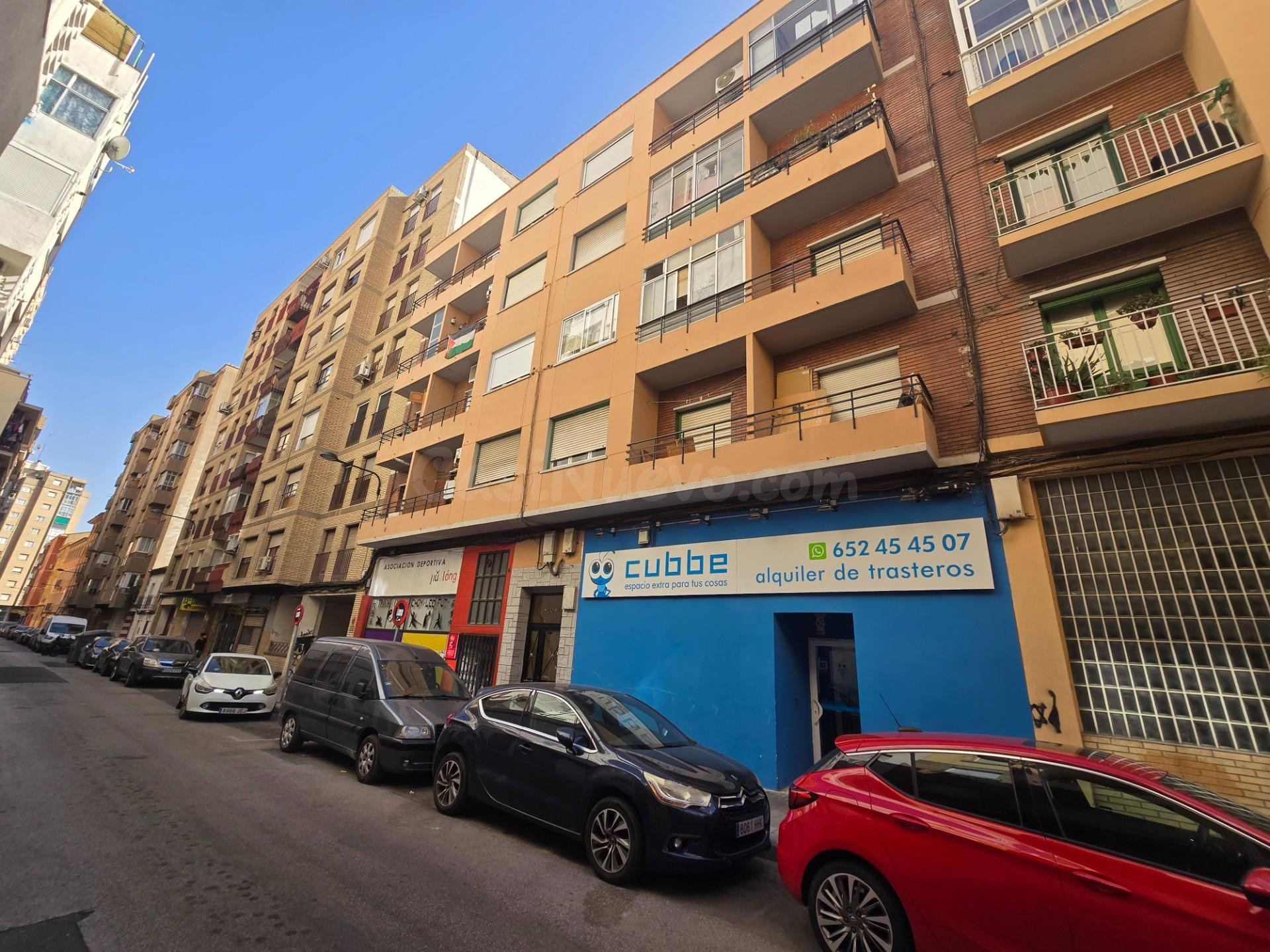 Piso de 71 m2. Distribuido en cuatro dormitorios, salón, coc