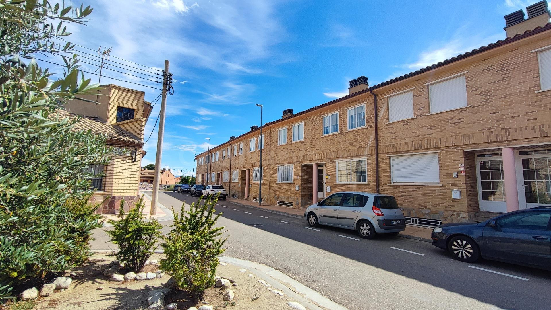 Vivienda Unifamiliar adosada de 134m2, distribuida en tres p