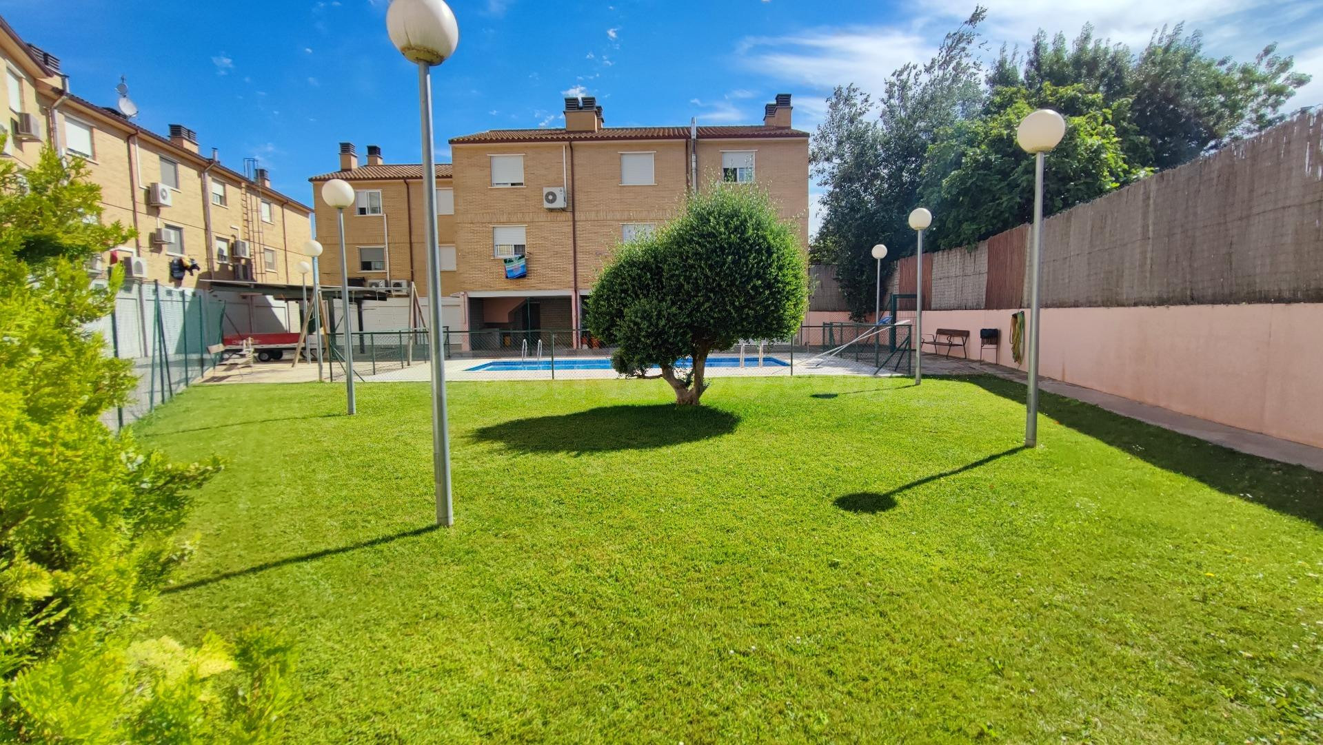 Vivienda Unifamiliar adosada de 134m2, distribuida en tres p - foto 3