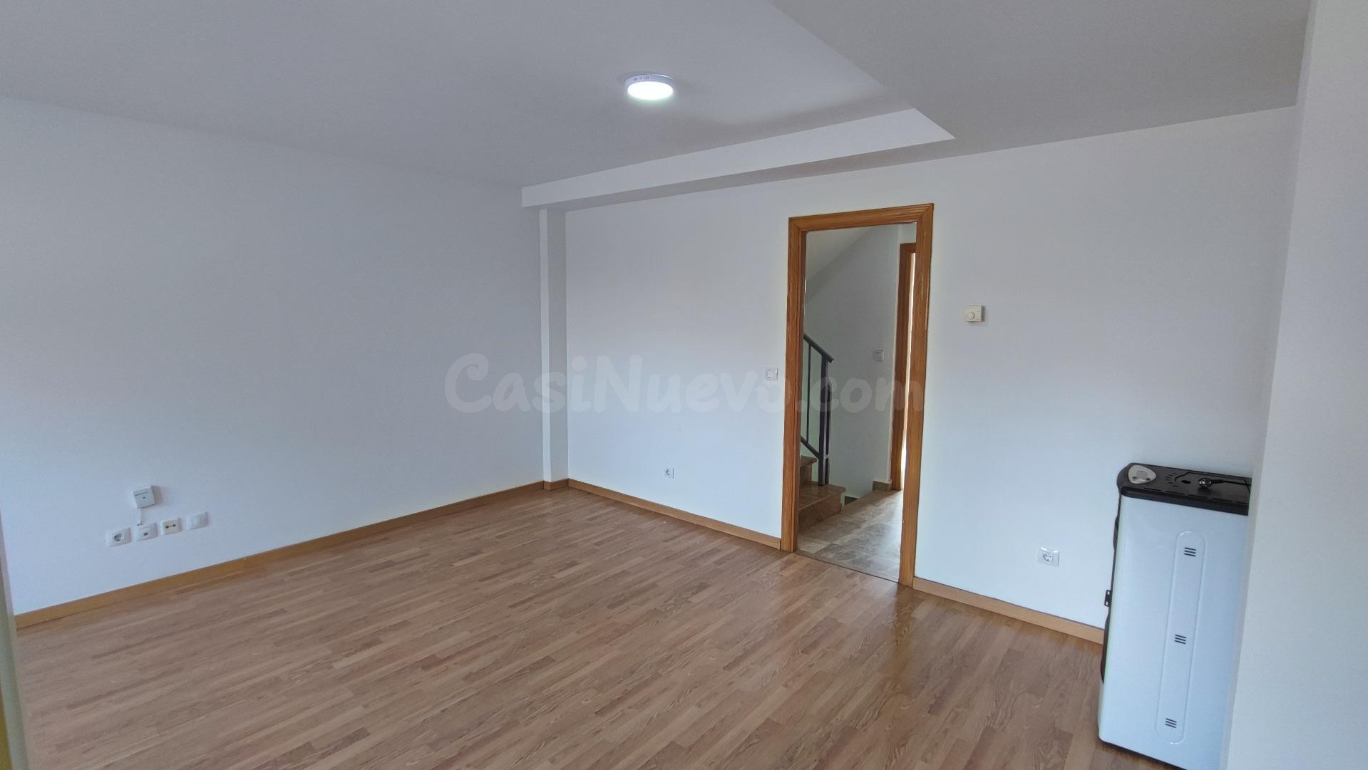 Vivienda Unifamiliar adosada de 134m2, distribuida en tres p - foto 5