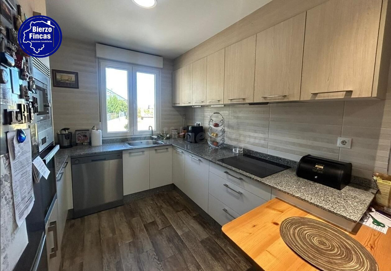 SE VENDE CASA EN TORAL DE LOS VADOS - foto 3