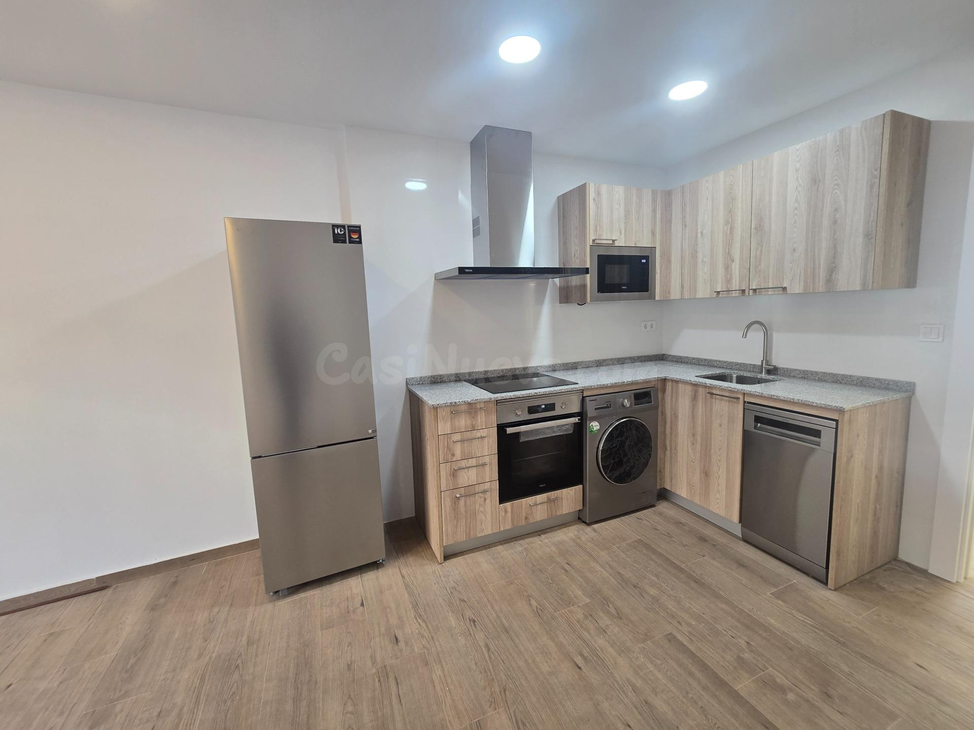 Apartamento de 40m2 útiles TOTALMENTE REFORMADO A ESTRENAR!! - foto 2