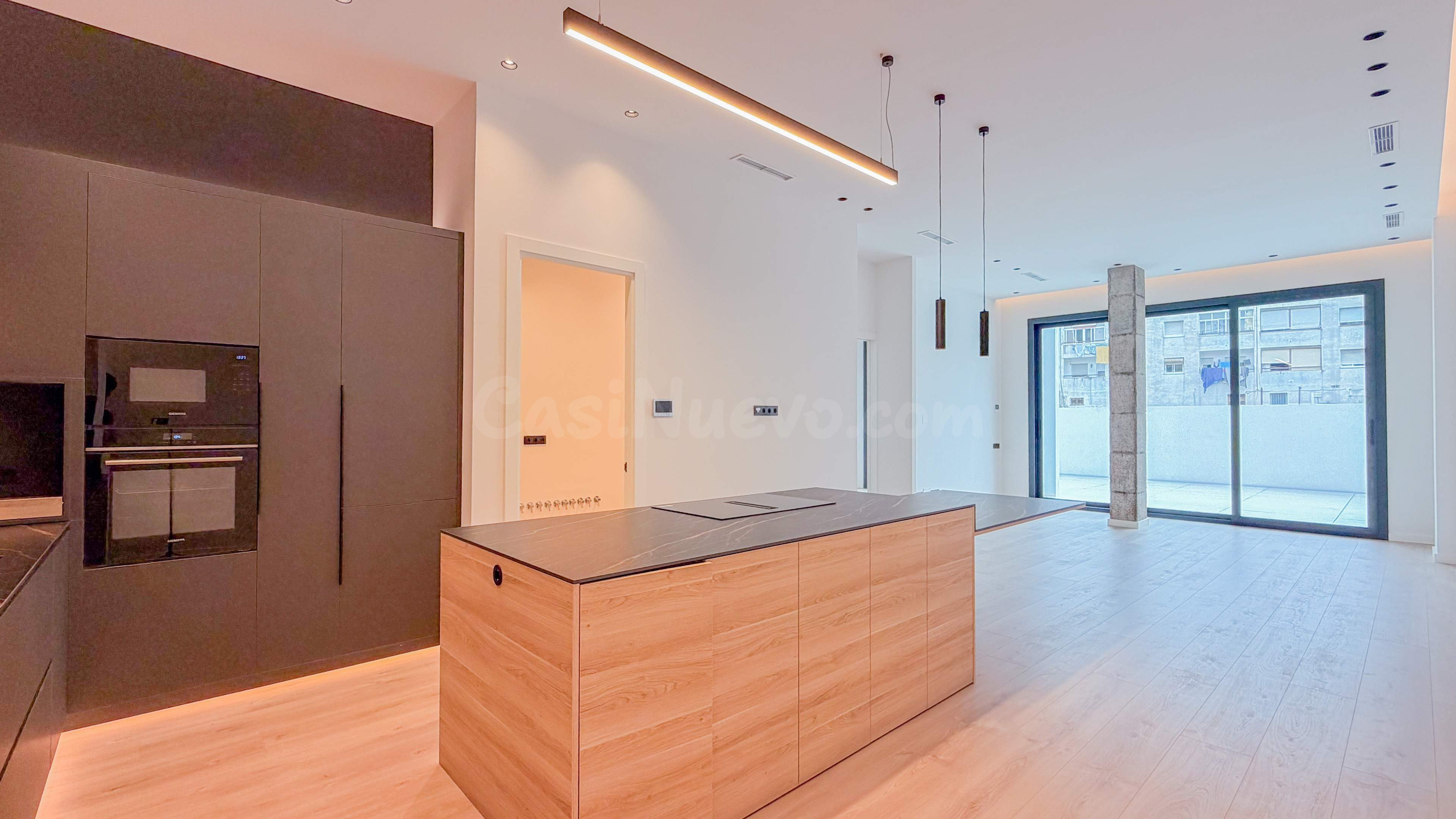 Planta baja con terraza de 50 m2 en el centro de Vilanova i  - foto 2