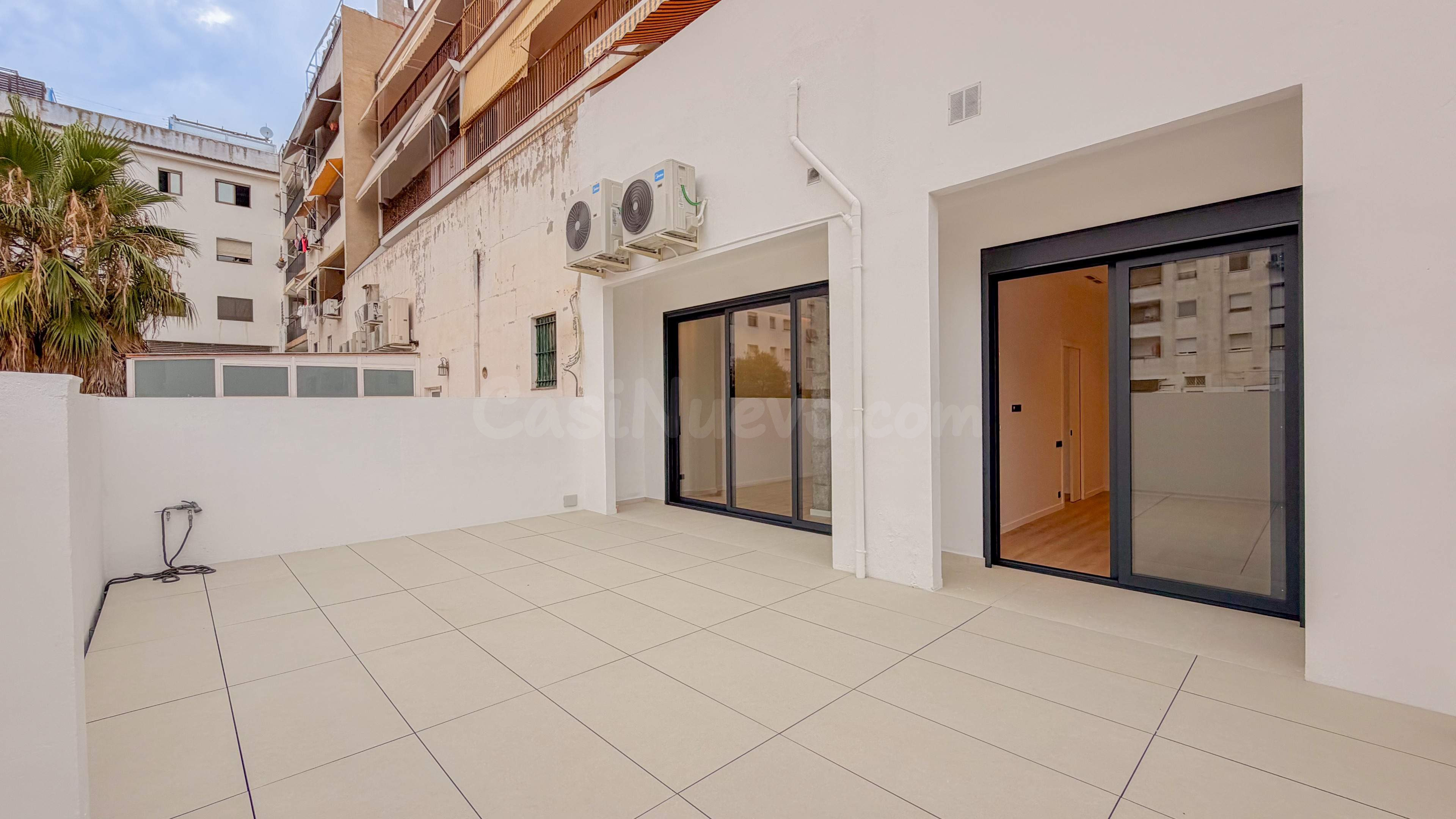 Planta baja con terraza de 50 m2 en el centro de Vilanova i  - foto 3