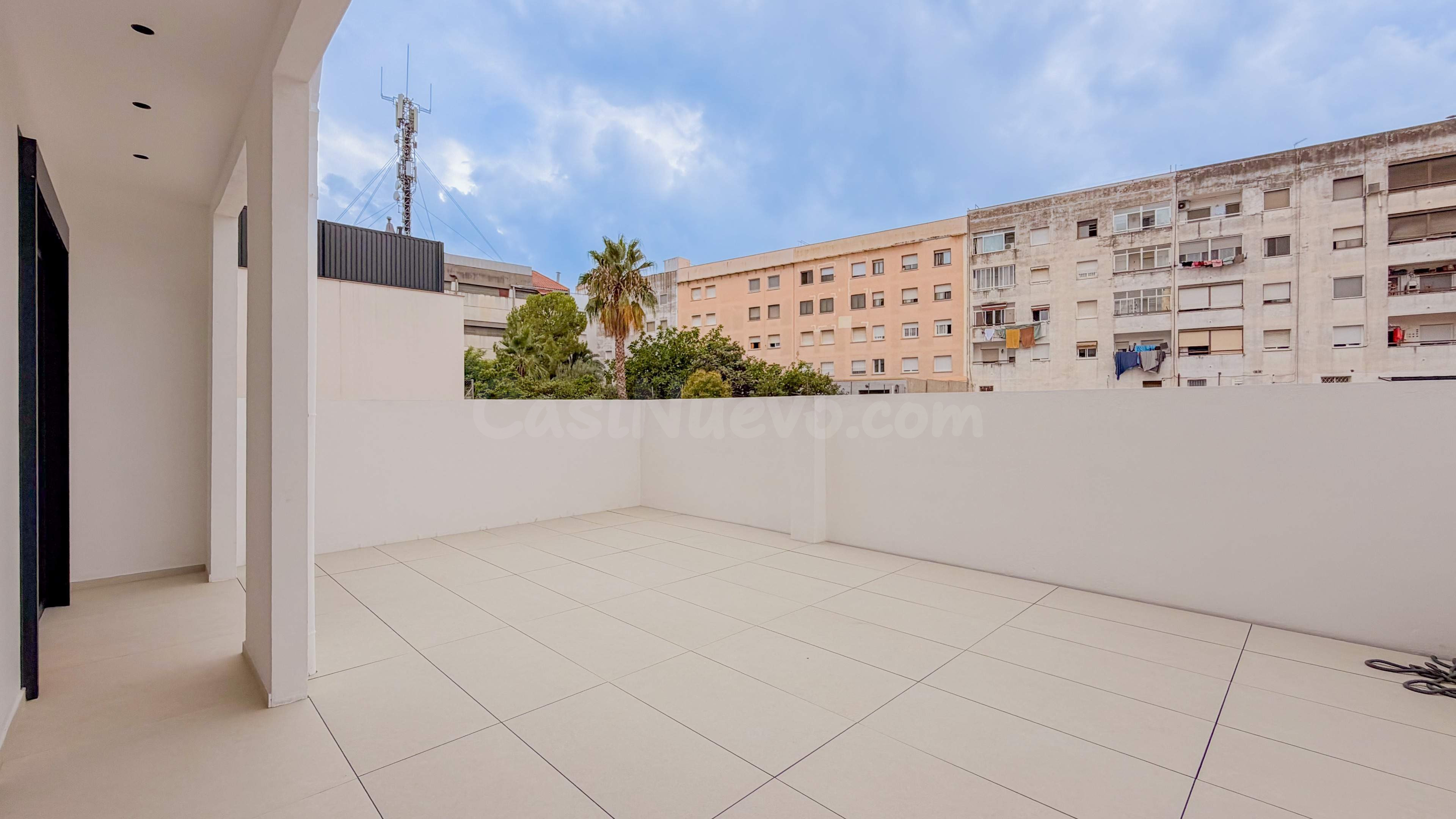 Planta baja con terraza de 50 m2 en el centro de Vilanova i  - foto 4