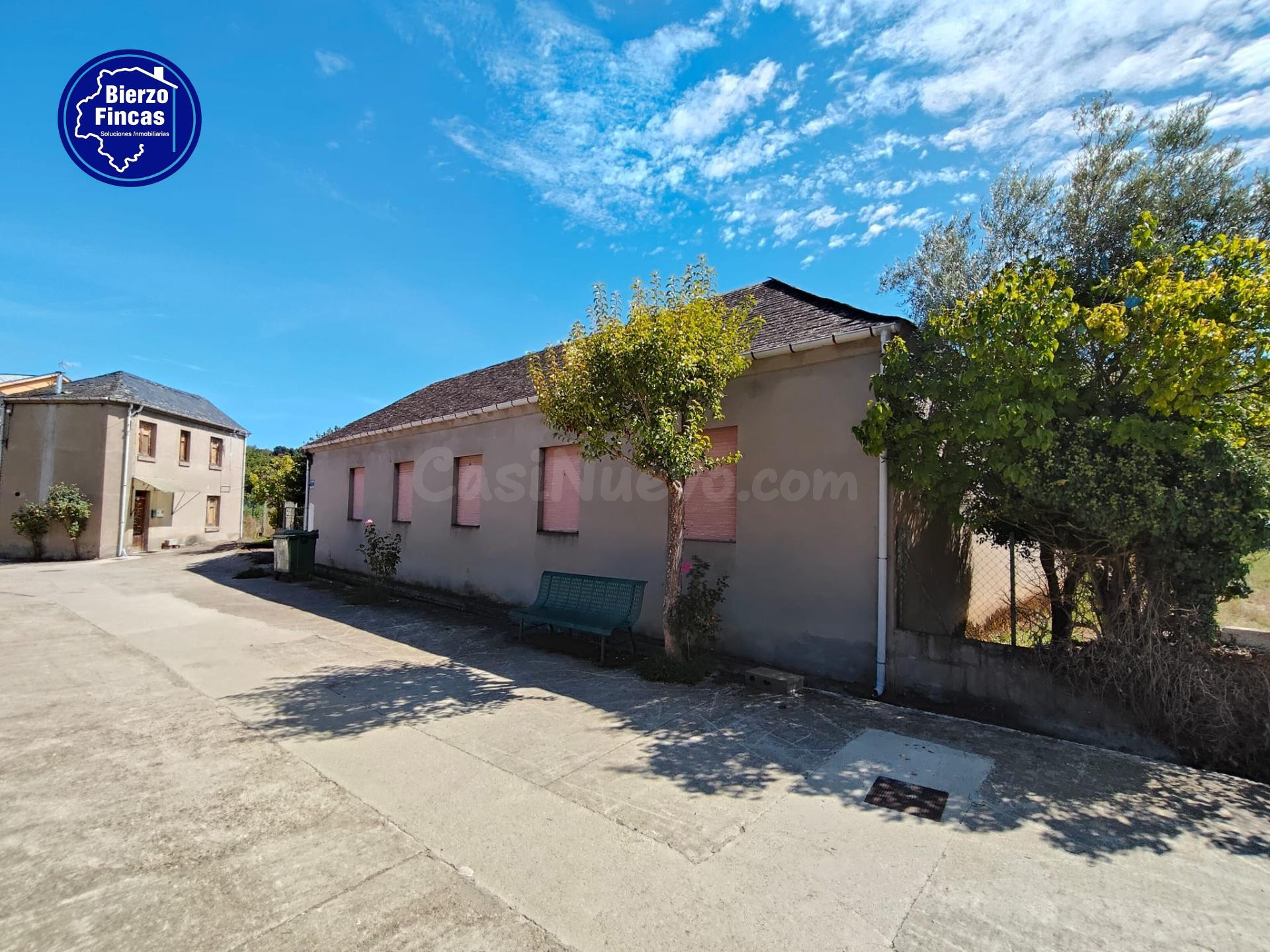 SE VENDE CASA CON GRAN PARCELA EN VILLAVERDE DE LOS CESTOS - foto 2