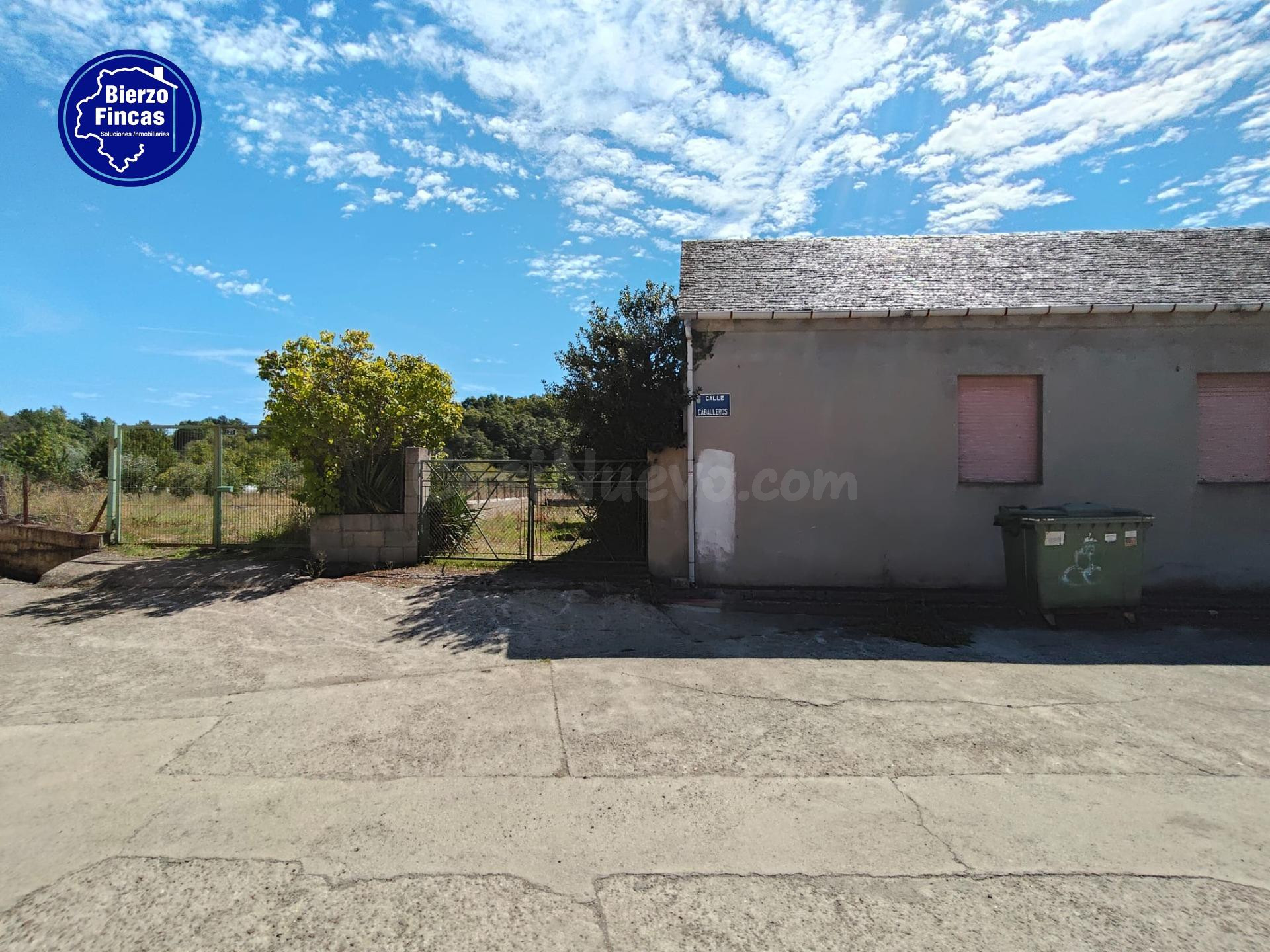 SE VENDE CASA CON GRAN PARCELA EN VILLAVERDE DE LOS CESTOS - foto 3