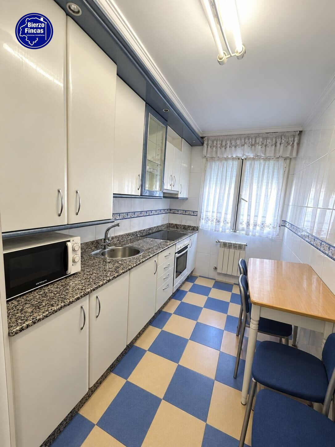 SE VENDE APARTAMENTO EN LA ZONA ALTA DE PONFERRADA - foto 4