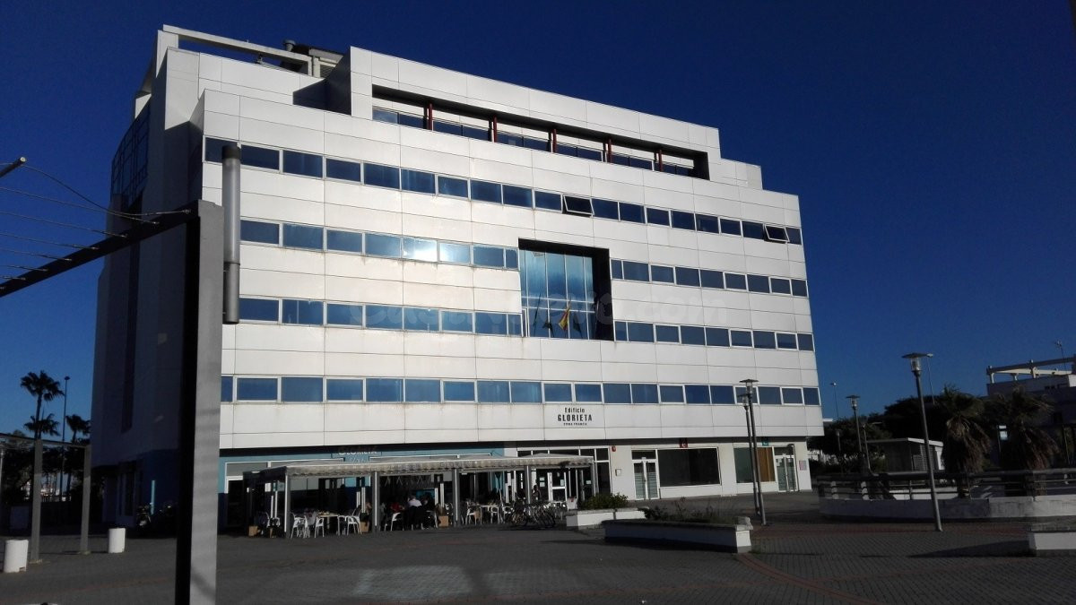 OFICINA EDIFICIO GLORIETA ZONA FRANCA