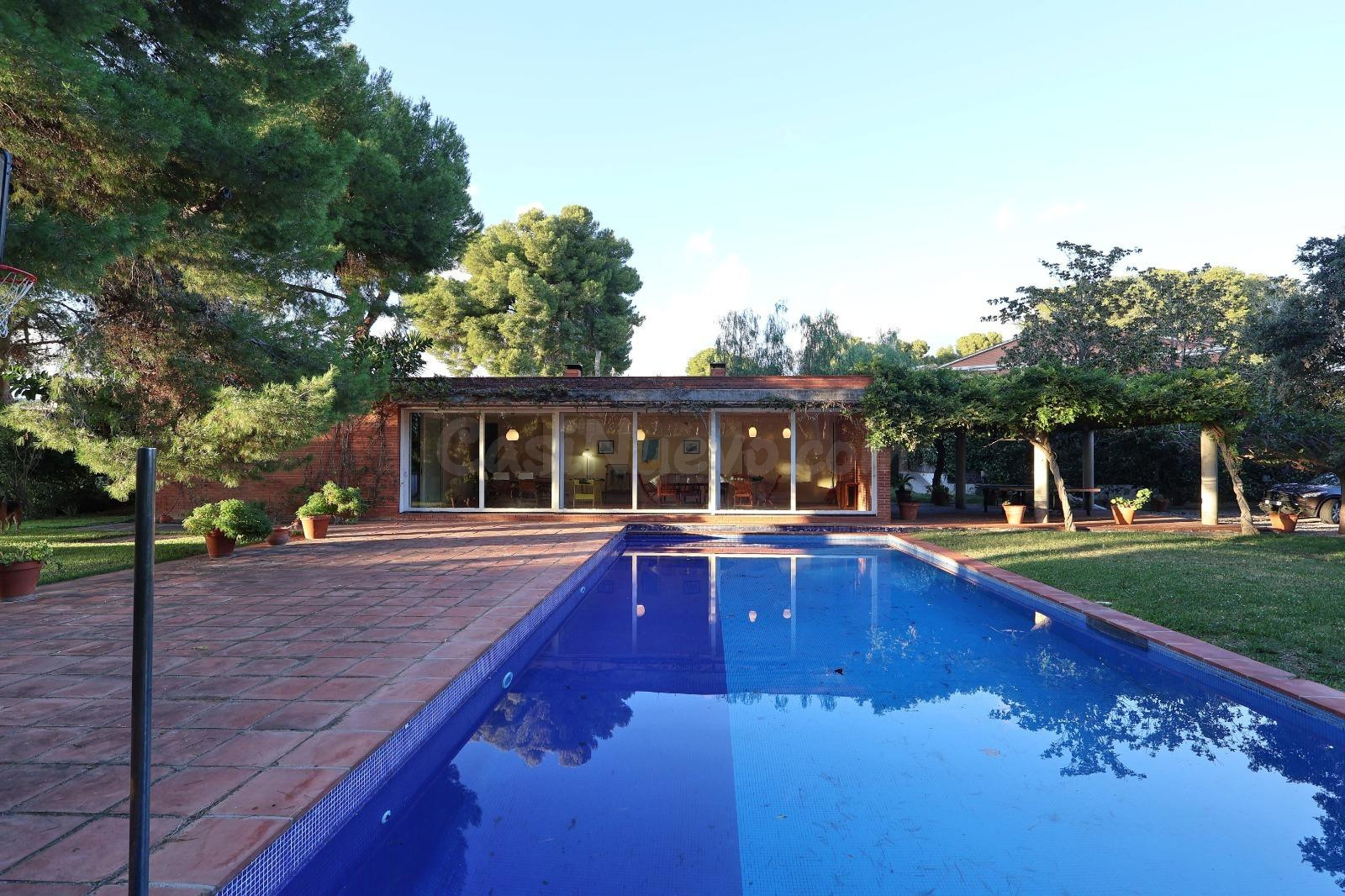 Dos viviendas  independientes y piscina compartida
