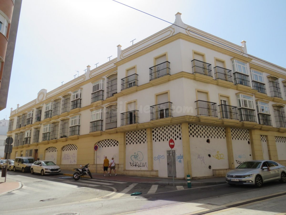 LOCAL COMERCIAL - C/ MENDIZABAL
