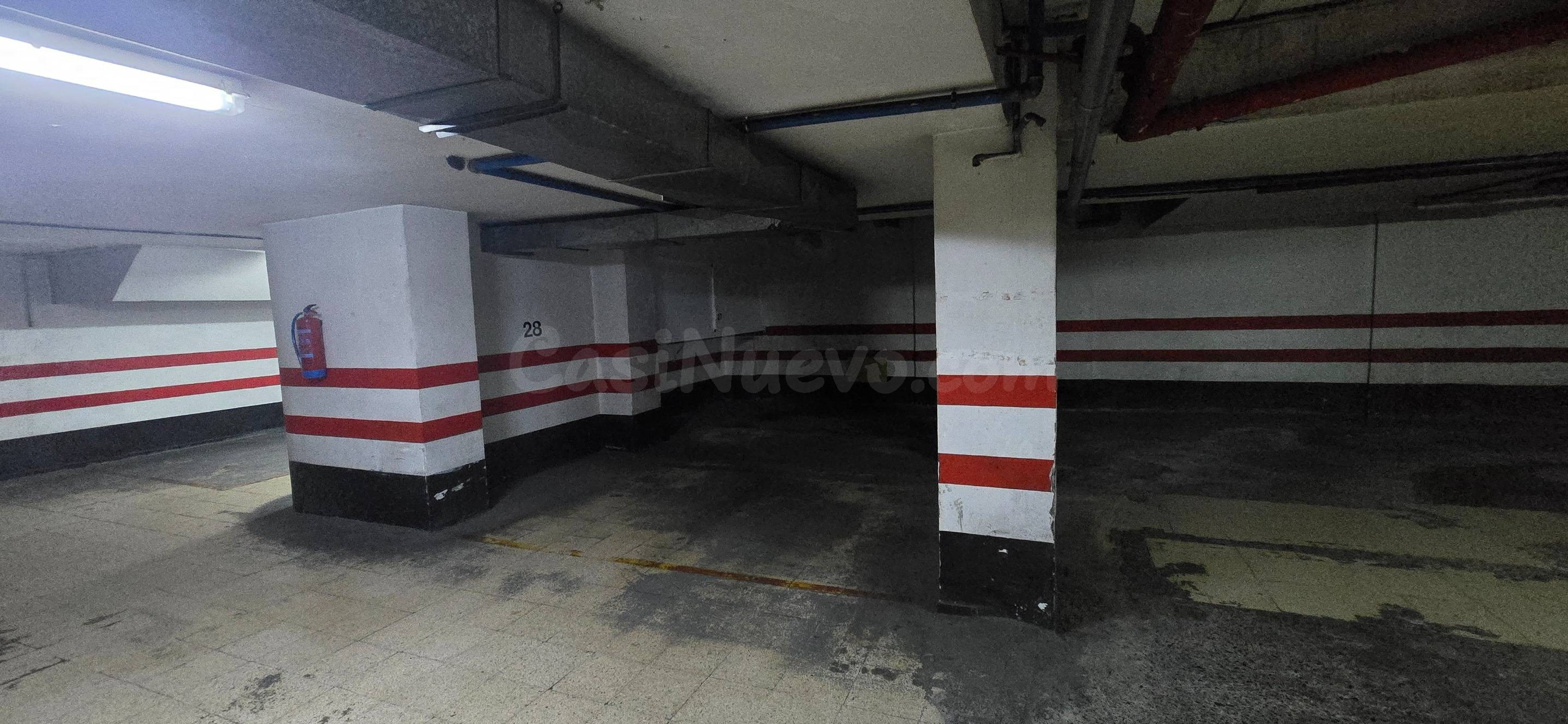 Plaza de garaje en venta para coche pequeño o motos grandes 
