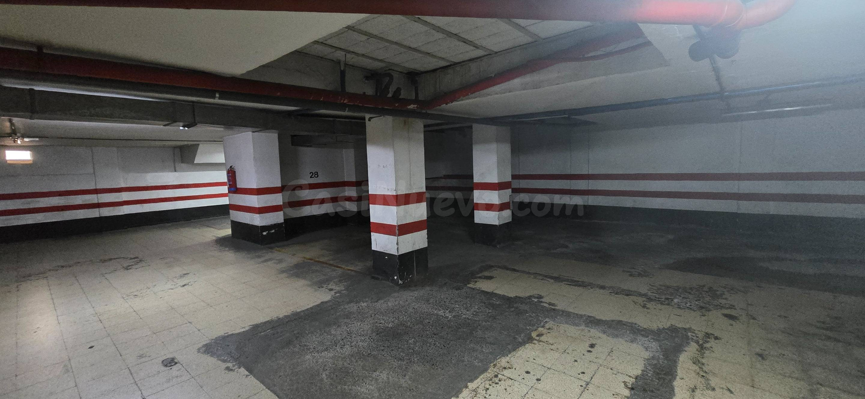 Plaza de garaje en venta para coche pequeño o motos grandes  - foto 2
