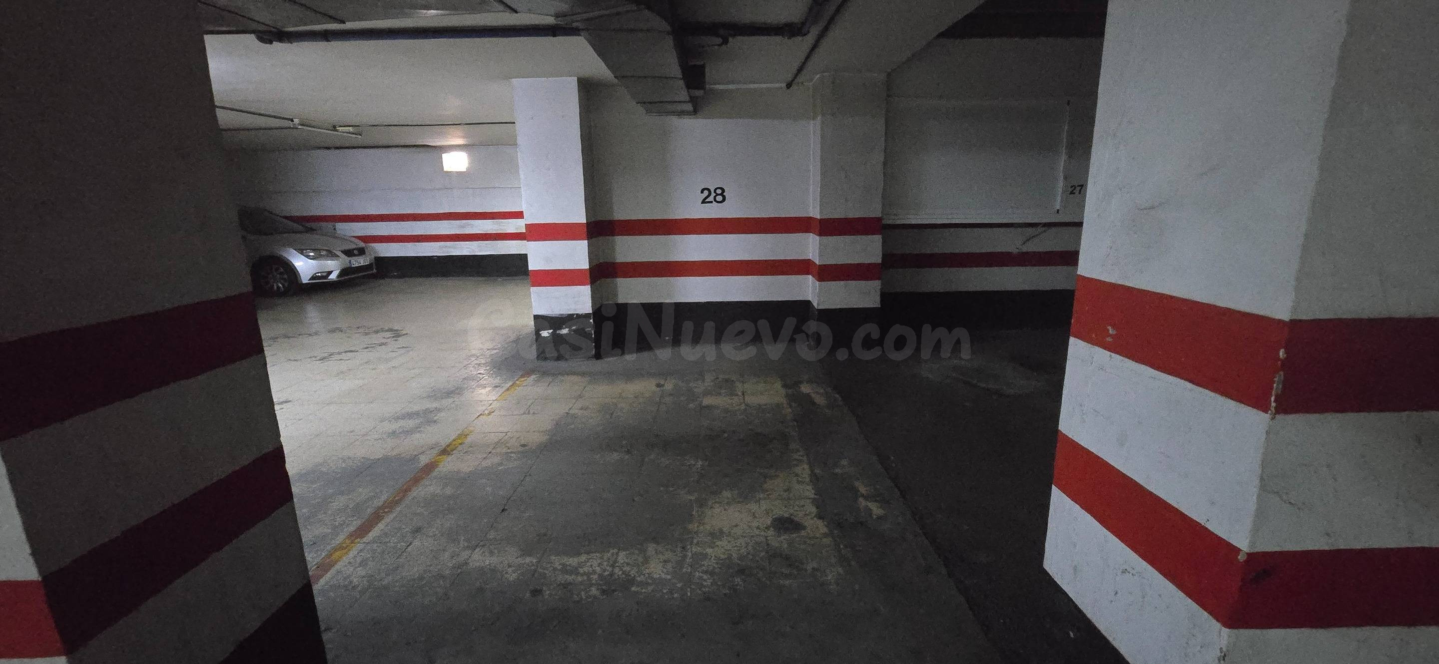 Plaza de garaje en venta para coche pequeño o motos grandes  - foto 3