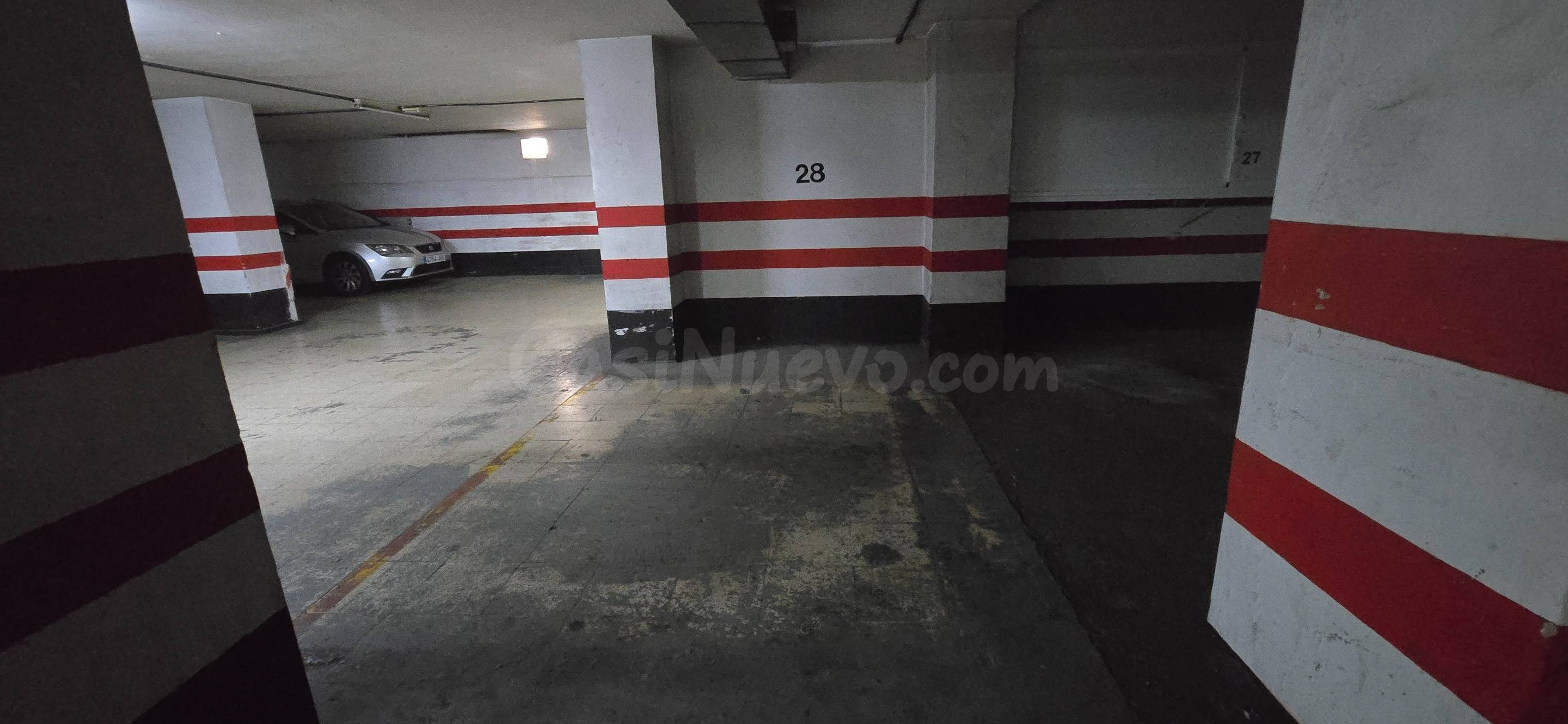 Plaza de garaje en venta para coche pequeño o motos grandes  - foto 4