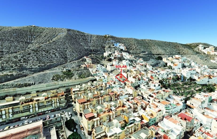 Solar urbano con vistas al mar – Zona alta del Paseo de San José