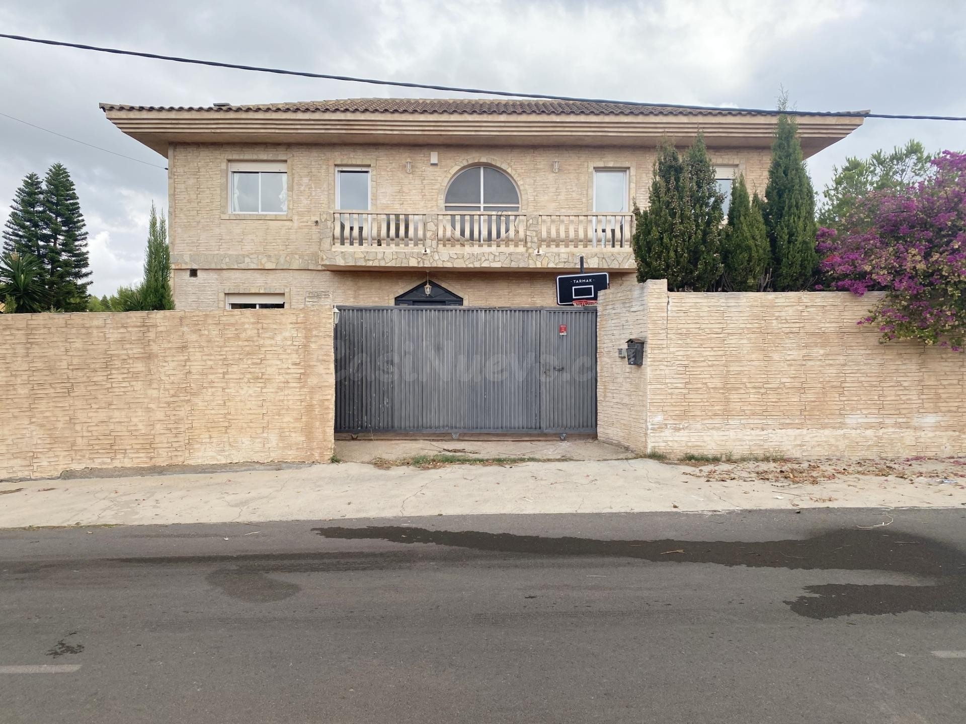 Chalet en alquiler situado en Alginet Urbanización Los Lagos