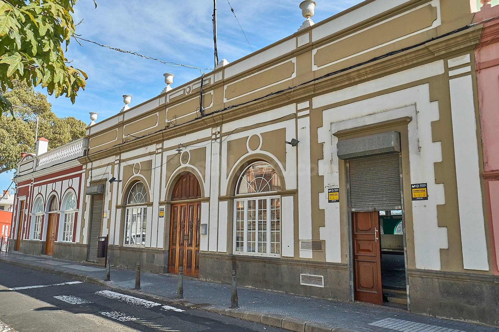 Edificio uso vivienda junto al CC los Alisios posibilidad 11 viviendas