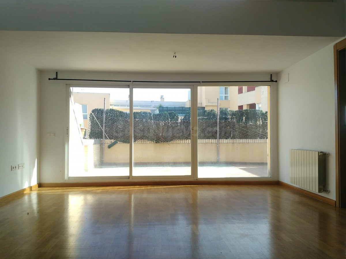 ÁTICO SEMINUEVO CON TERRAZA Y GARAJE EN ALDAIA - foto 3