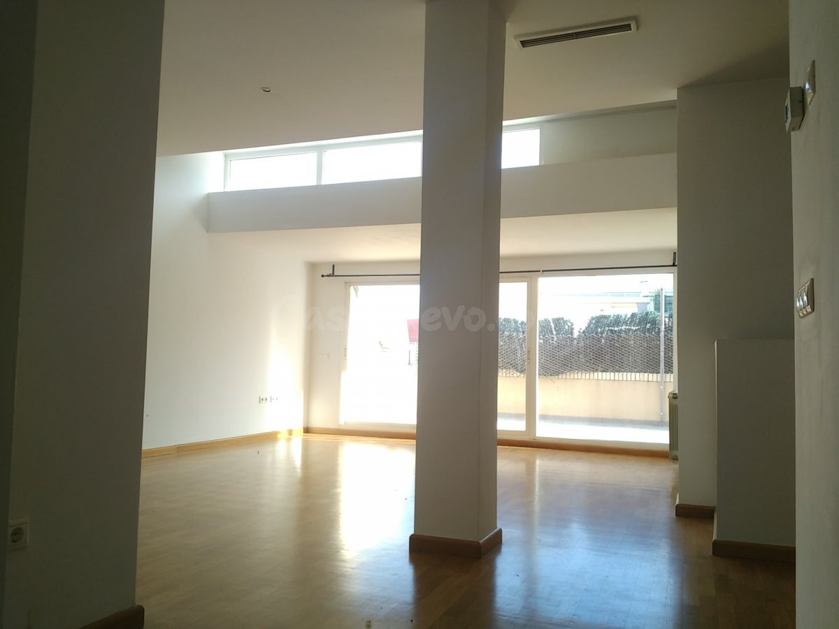 ÁTICO SEMINUEVO CON TERRAZA Y GARAJE EN ALDAIA - foto 4