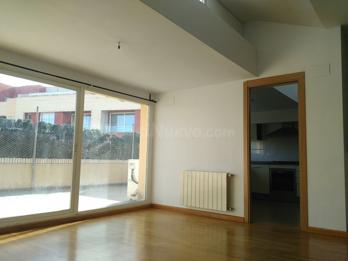 ÁTICO SEMINUEVO CON TERRAZA Y GARAJE EN ALDAIA - foto 5