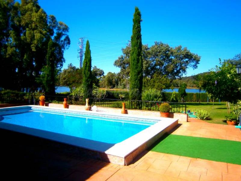 CHALET EN CERRO MURIANO CON IMPRESIONANTES VISTAS AL LAGO.