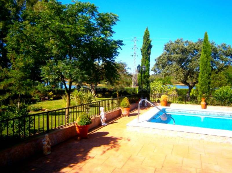 CHALET EN CERRO MURIANO CON IMPRESIONANTES VISTAS AL LAGO. - foto 2