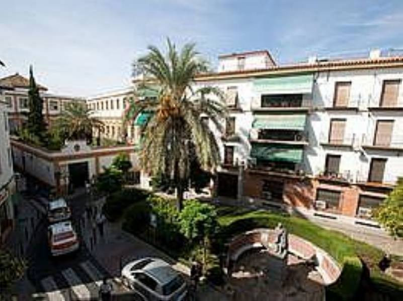 MAGNIFICO LOCAL EN ESQUINA EN ZONA MUY COMERCIAL EN EL CENTR