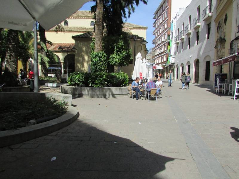 MAGNIFICO LOCAL EN ESQUINA EN ZONA MUY COMERCIAL EN EL CENTR - foto 3