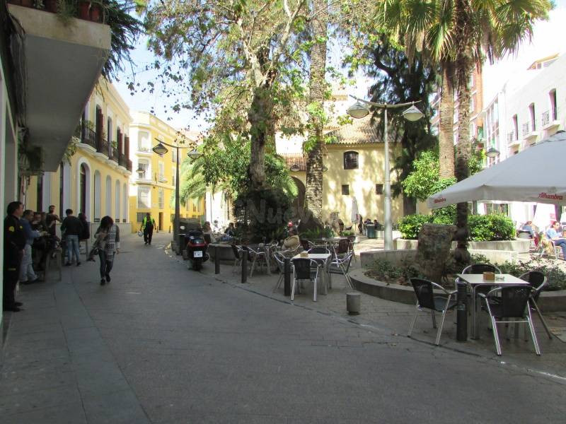 MAGNIFICO LOCAL EN ESQUINA EN ZONA MUY COMERCIAL EN EL CENTR - foto 4