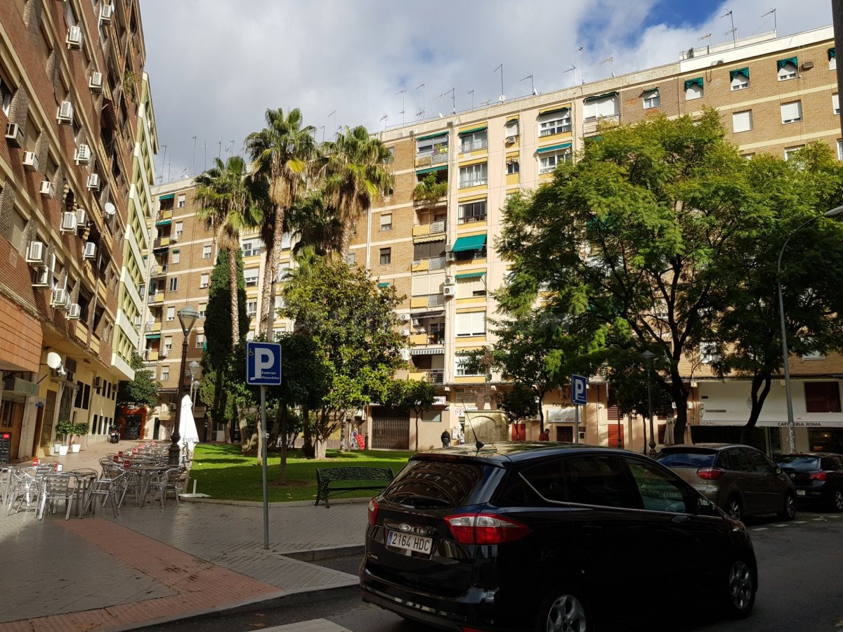local muy bien situado en zona de vallellano - foto 3