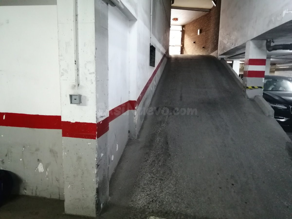 PLAZA DE GARAJE PARA MOTO O COCHE PEQUEÑO CERCA DE CRUZ COND - foto 4
