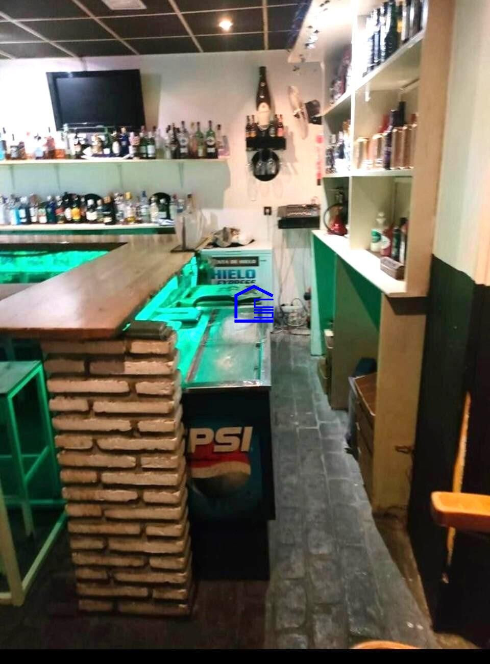 OPORTUNIDAD!!  de compra Bar de Copas en el  centro del Puerto