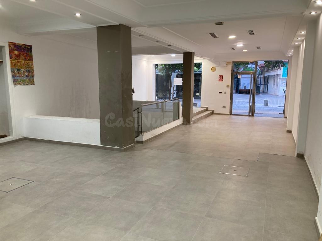 LOCAL COMERCIAL A PIE DE CALLE EN PLENO CENTRO DE CORDOBA