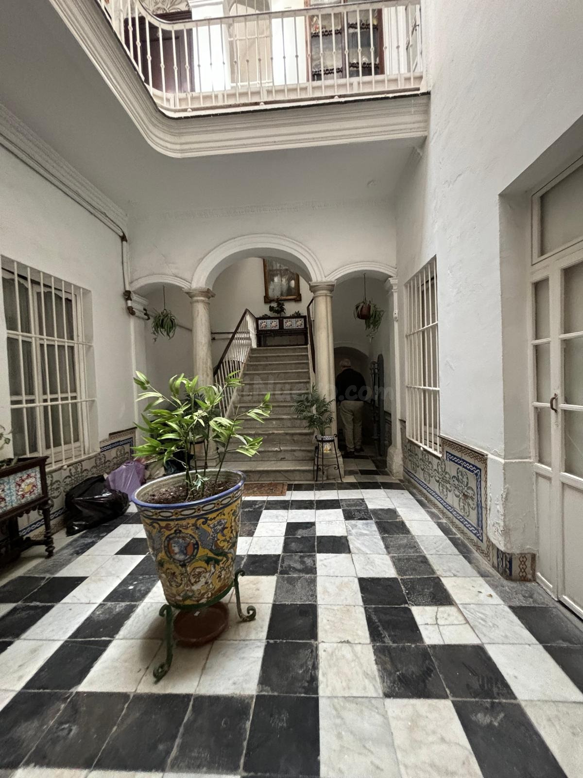 INVERSOR, OCASIÓN EN EL CASCO HISTORICO FINCA EN BUEN ESTADO EN VENTA.