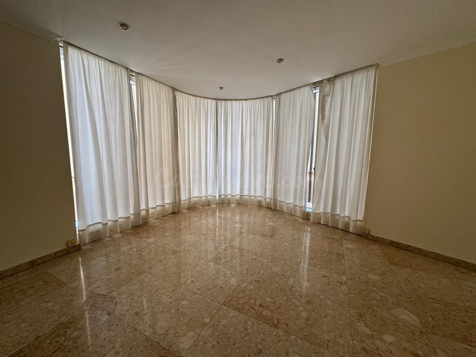 ubicación EXCELENTE: PISO DE TRES DORMITORIOS CON TERRAZA, T - foto 2