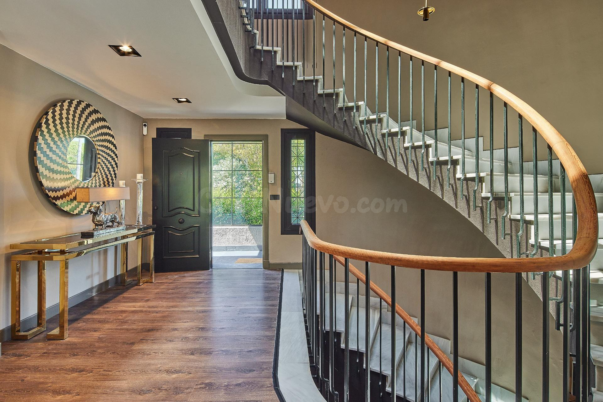 ¡Exclusivo Chalet de Lujo totalmente reformado y equipado pa - foto 4