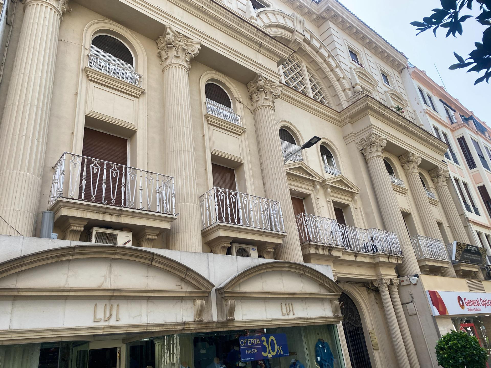 UNA OFICINA AMPLIA EN PLENA CALLE CRUZ CONDE