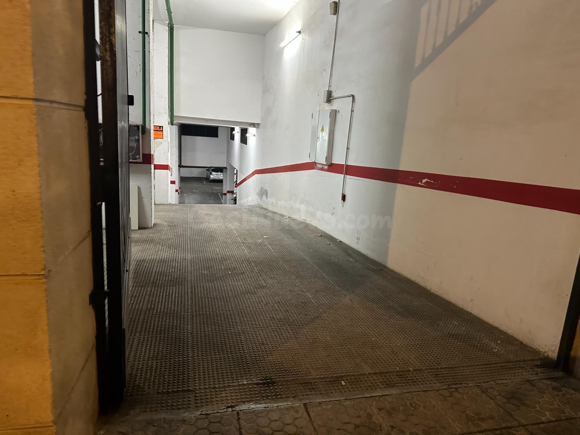 GARAJE EN VENTA JUNTO A LA AVENIDA DEL AEROPUERTO - foto 2