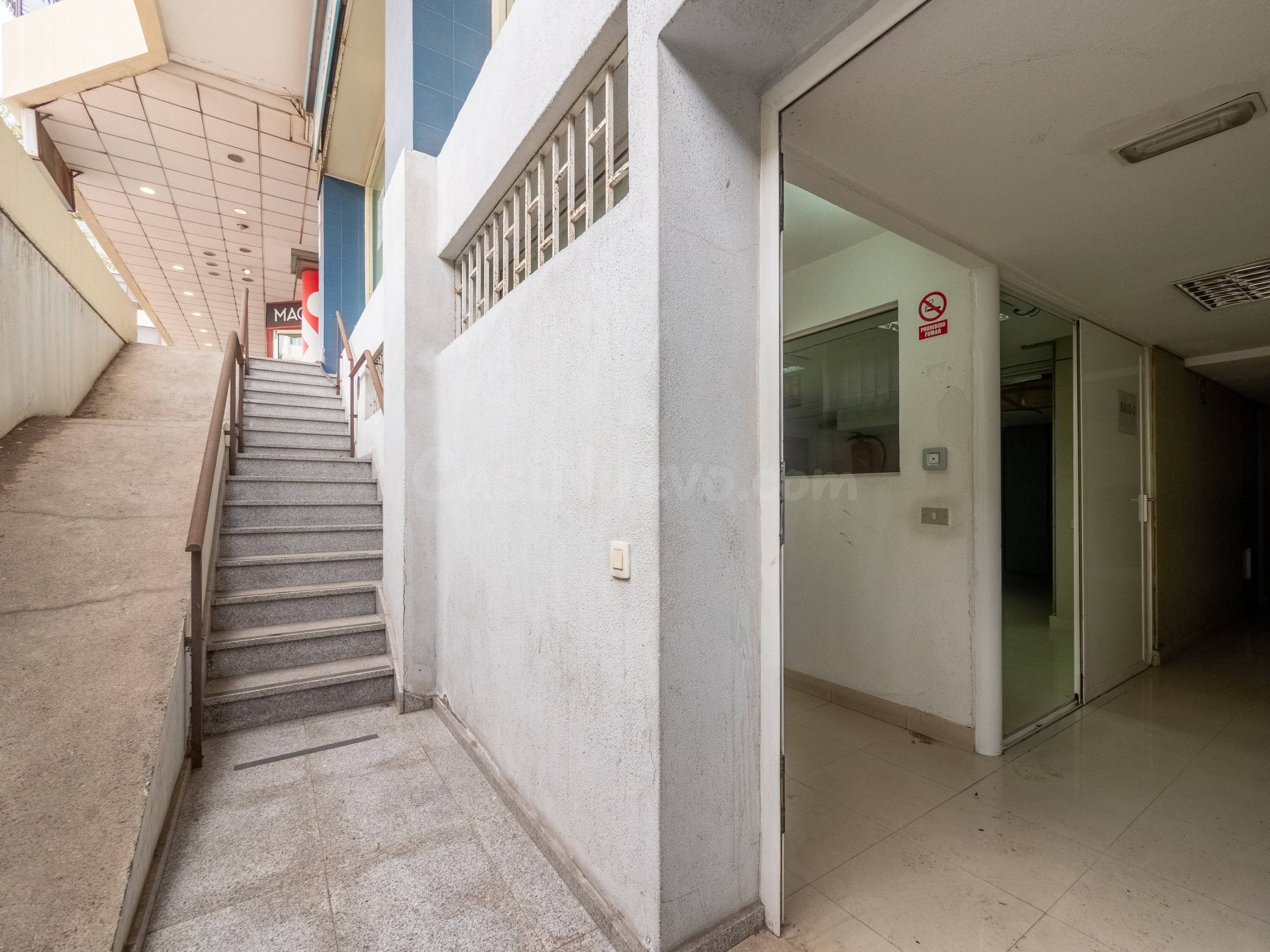En venta local comercial en Avda Juan XXIII apto para La RIC - foto 2