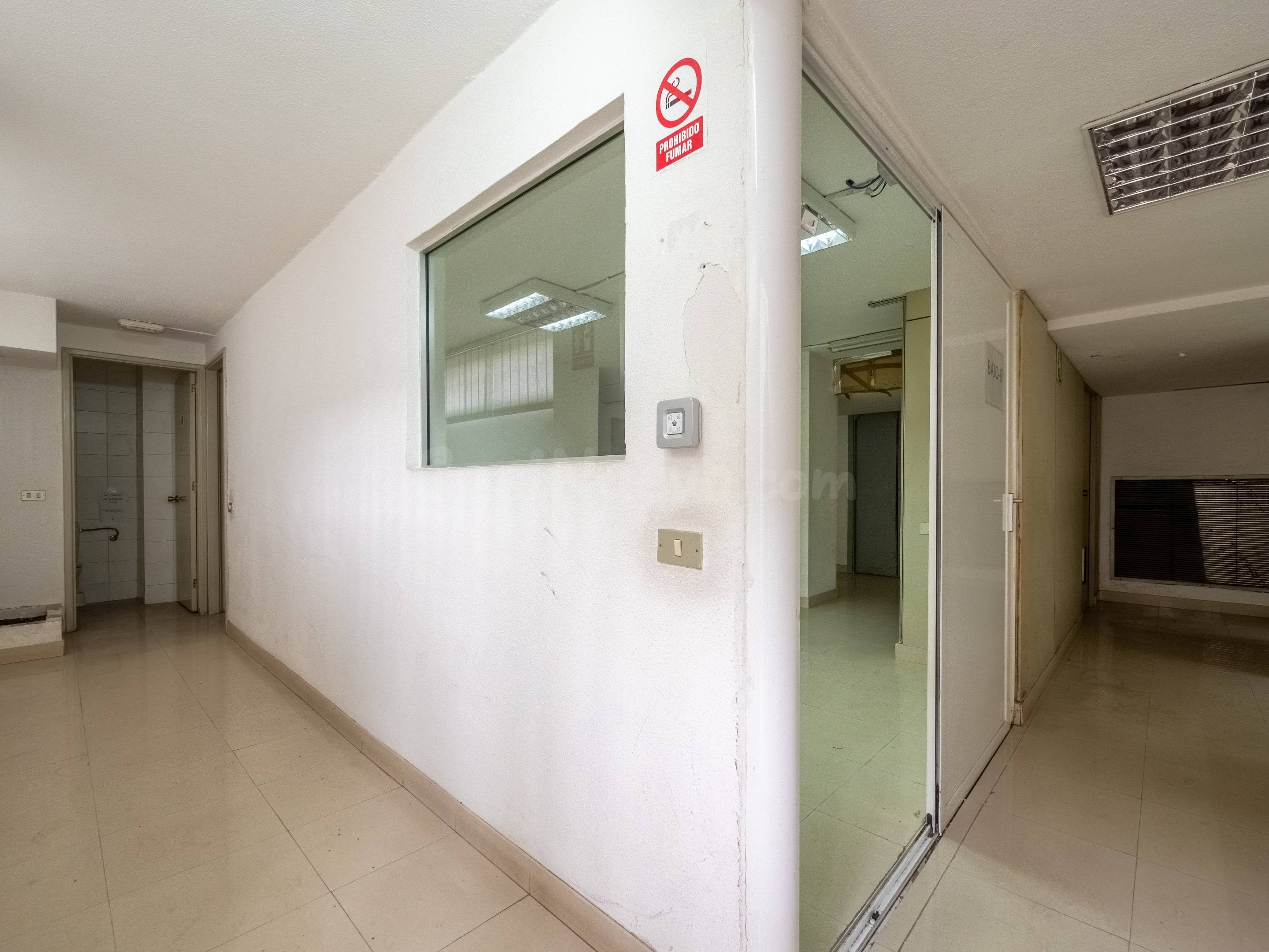 En venta local comercial en Avda Juan XXIII apto para La RIC - foto 3