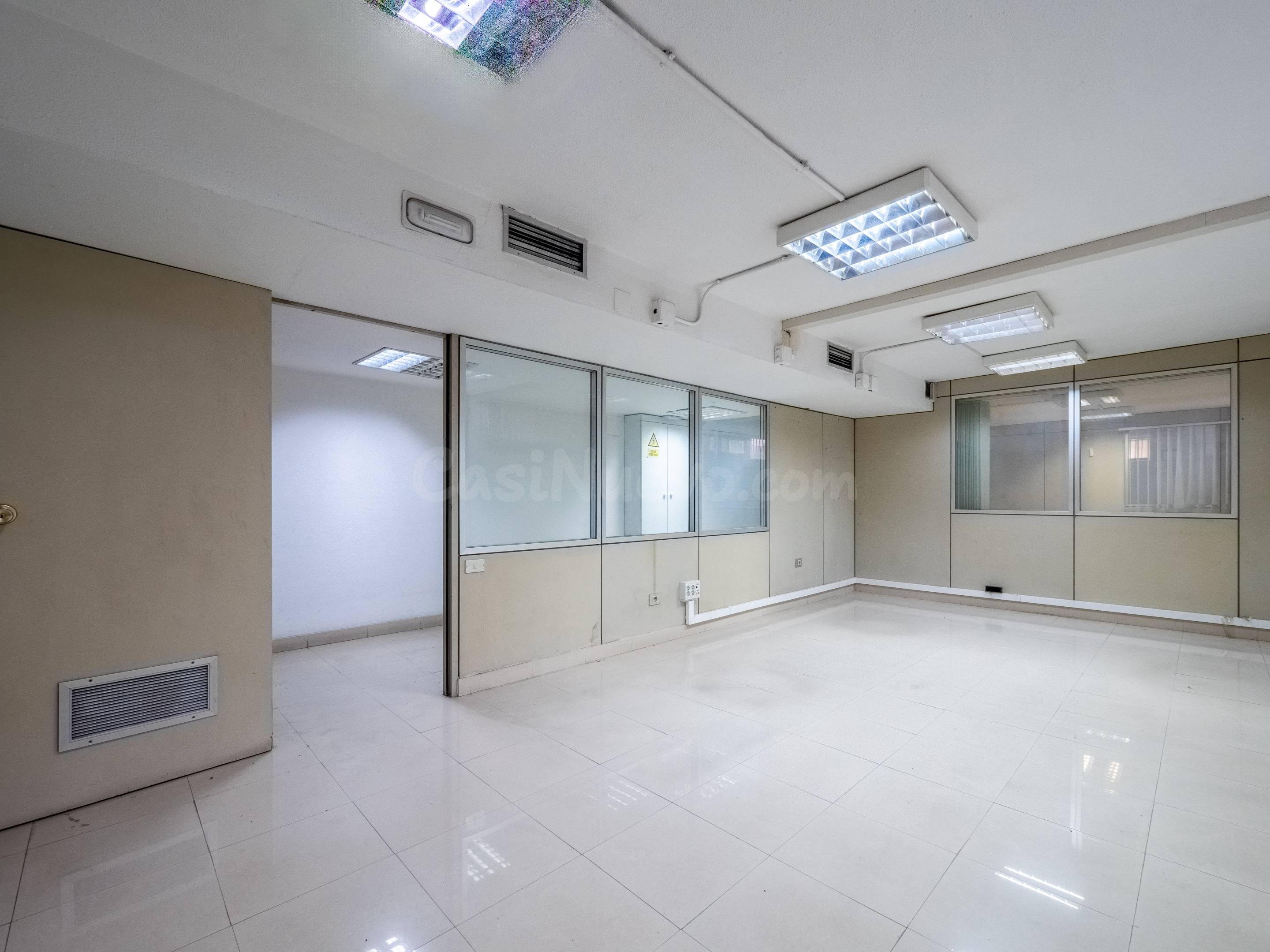 En venta local comercial en Avda Juan XXIII apto para La RIC - foto 5