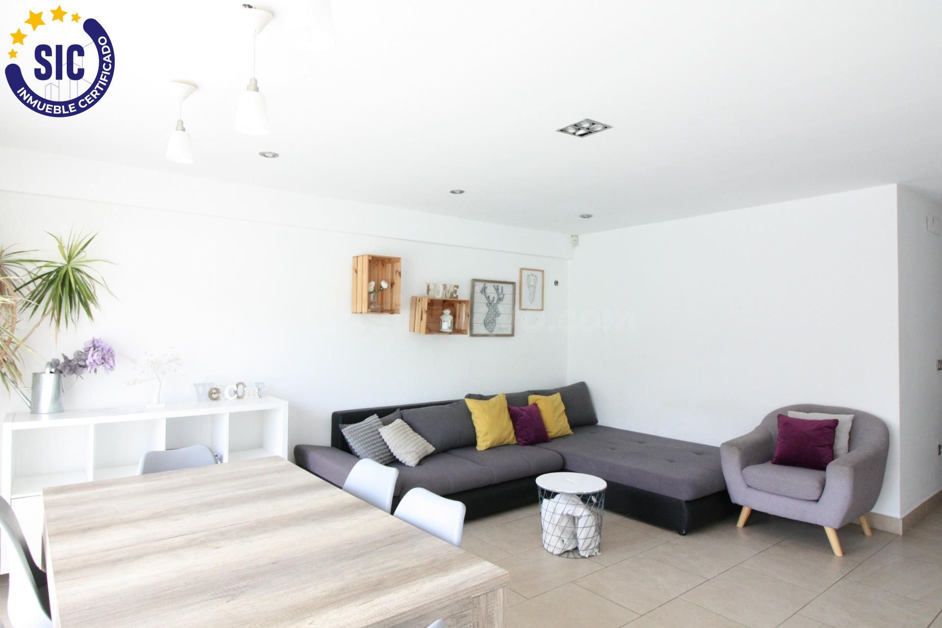 CASA CON CUATRO habitaciones Y PISCINA PRIVADA - foto 2