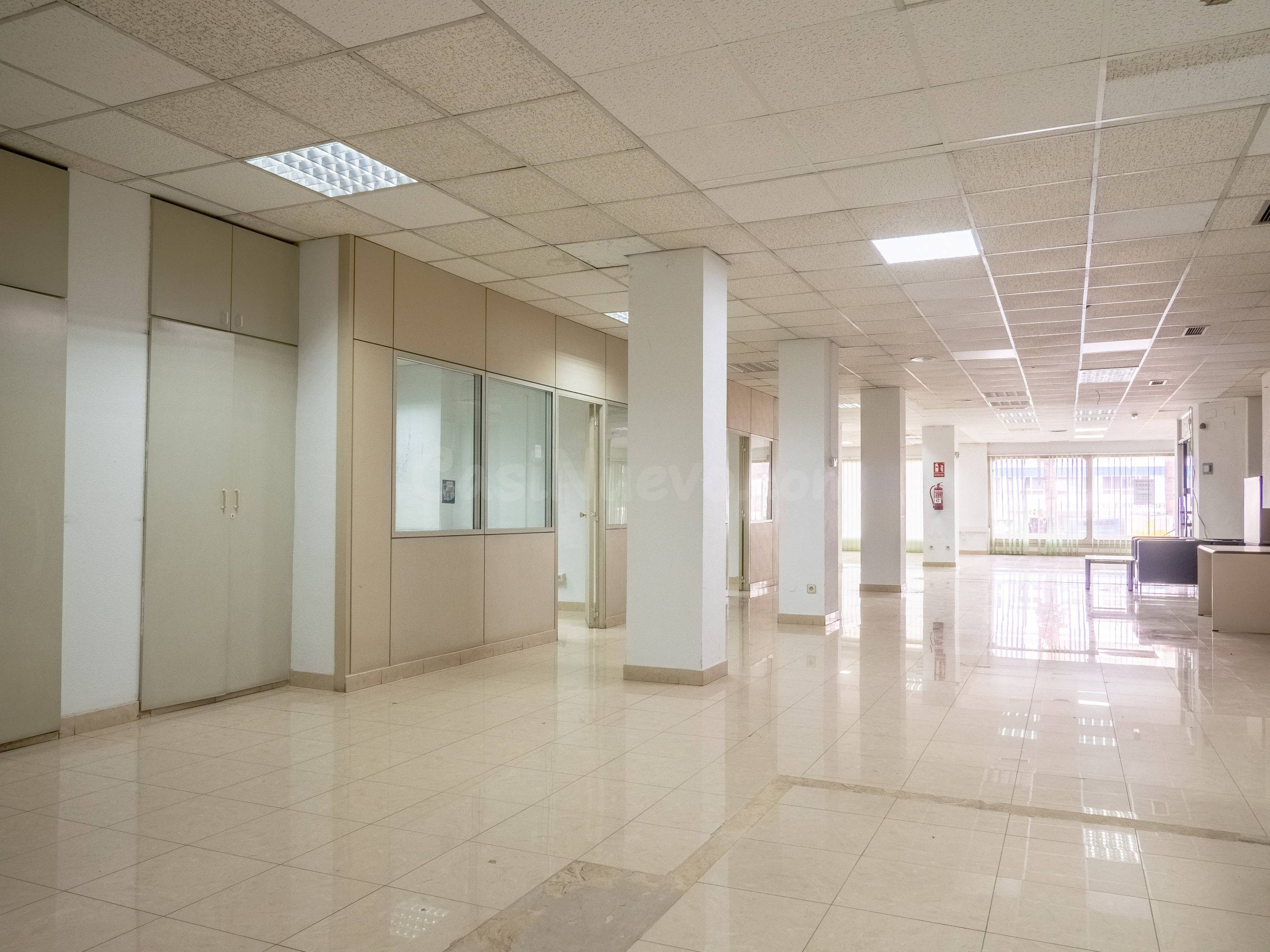 Amplio local en venta en Juan XXIII apto pata La RIC - foto 4