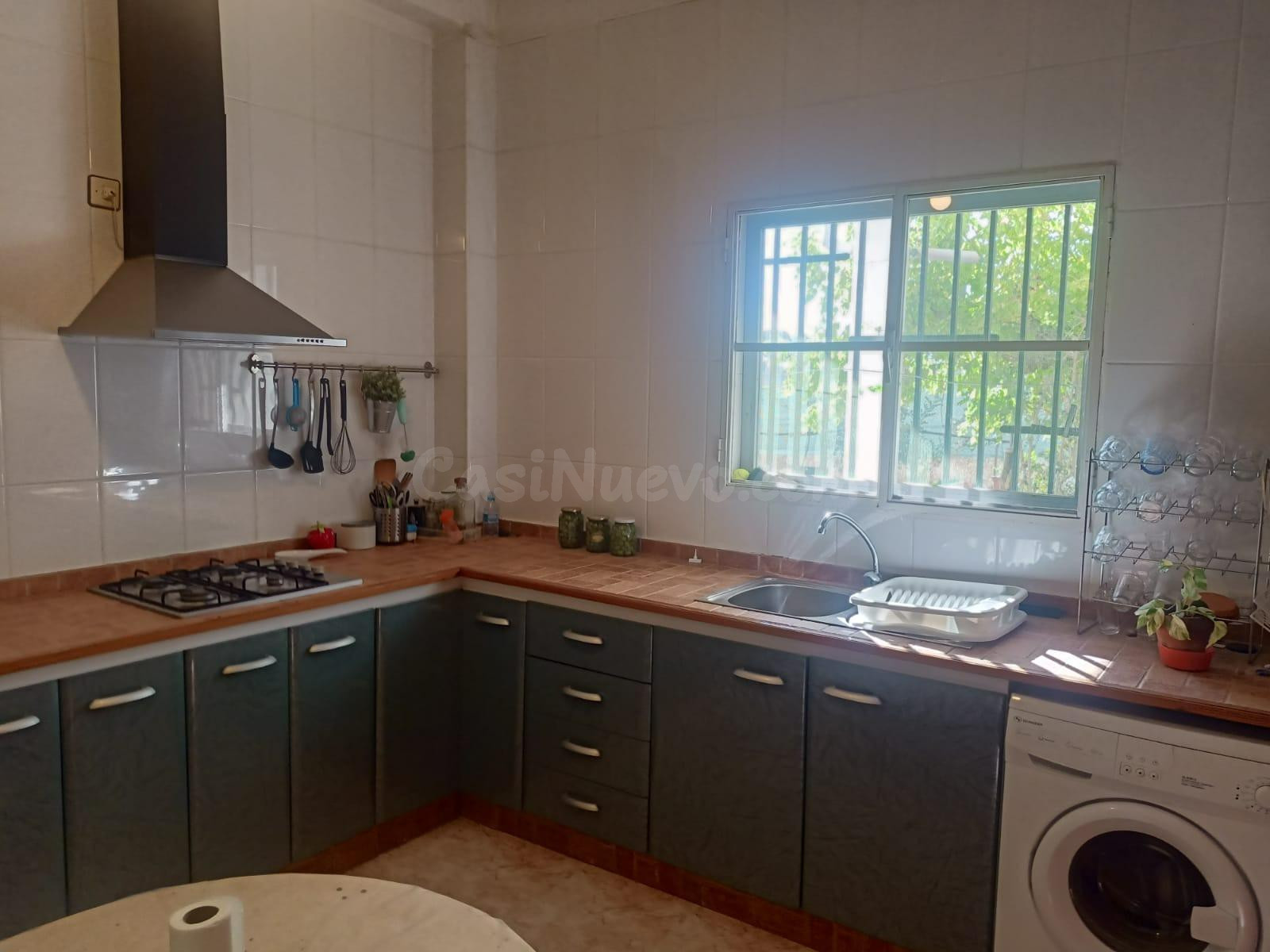 CHALET CON TERRAZA Y ZONA COMUNITARIA A SOLO 4 MINUTOS DE AL - foto 5