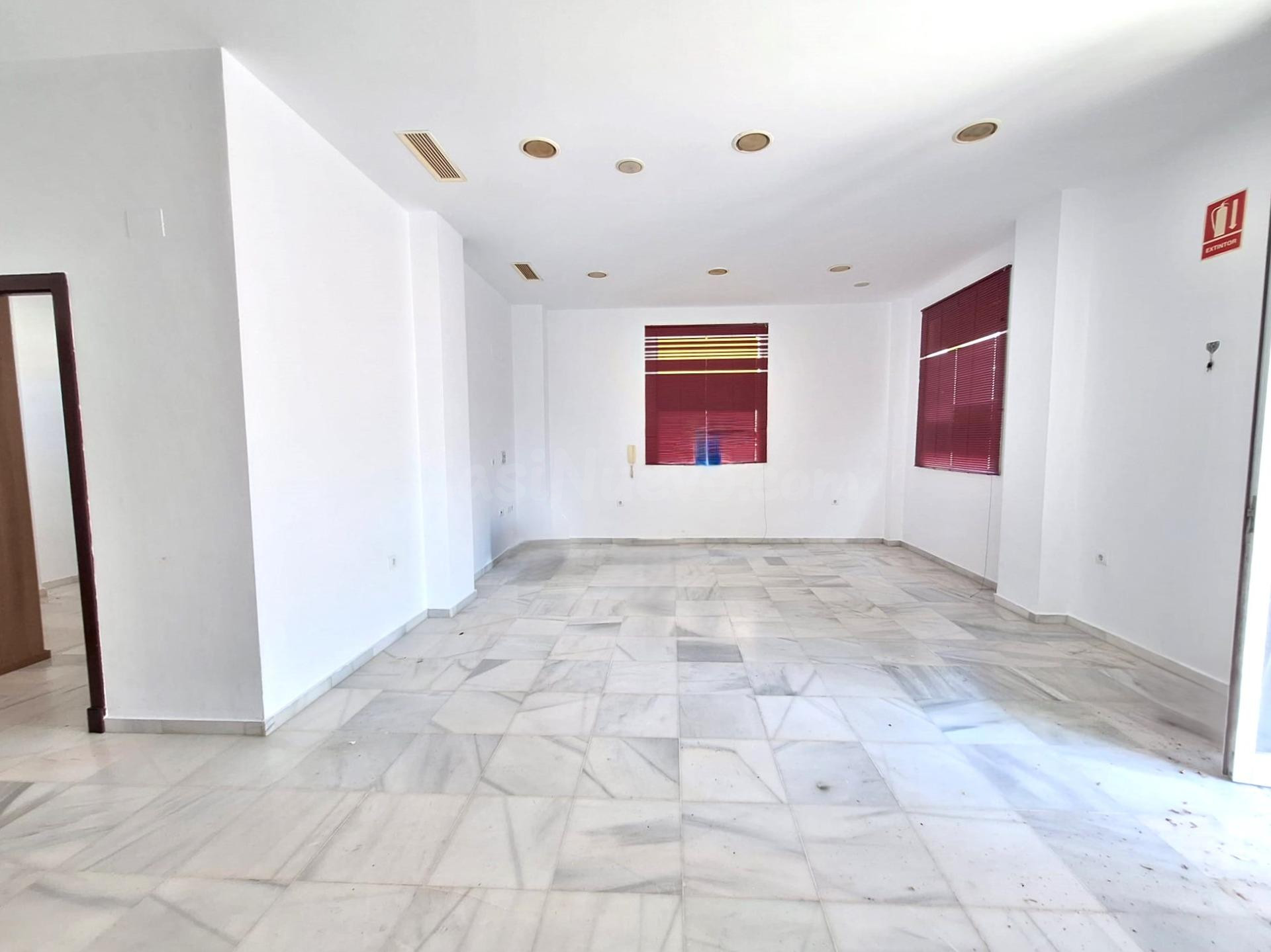 LOCAL COMERCIAL EN VENTA - foto 2