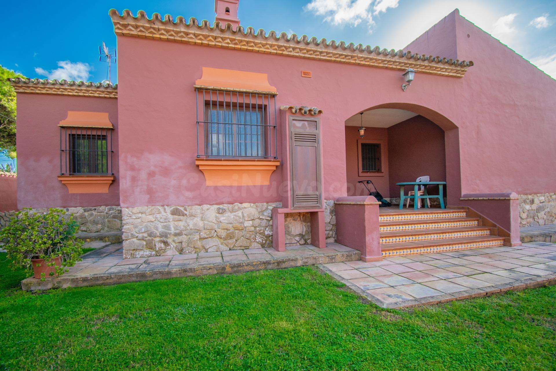 ✨ ¡La joya de La Rana Verde! Espectacular chalet de lujo con piscina y 1.000 m2 de parcela