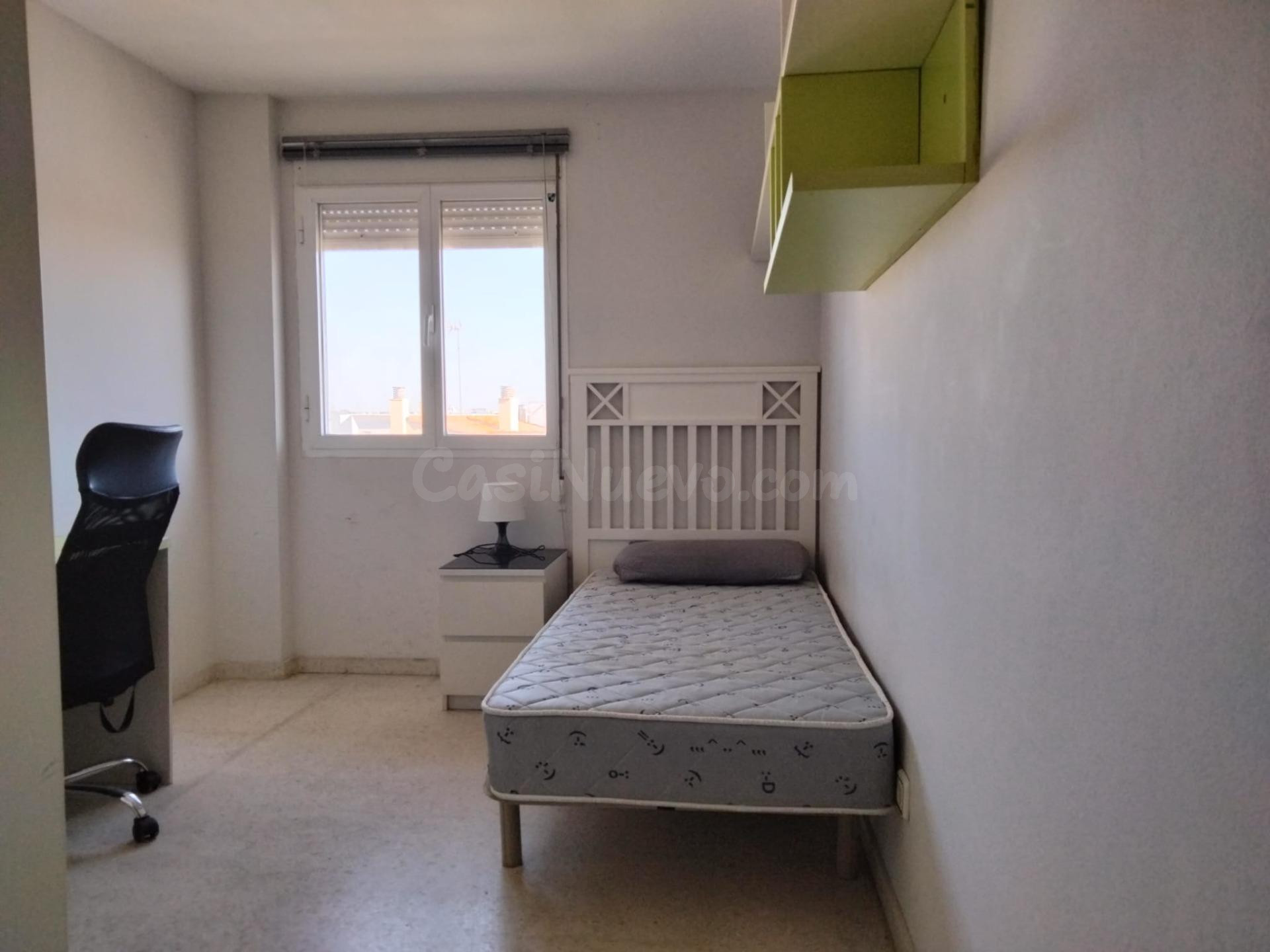 SE ALQUILA habitación EN PISO PARA ESTUDIANTE - foto 2