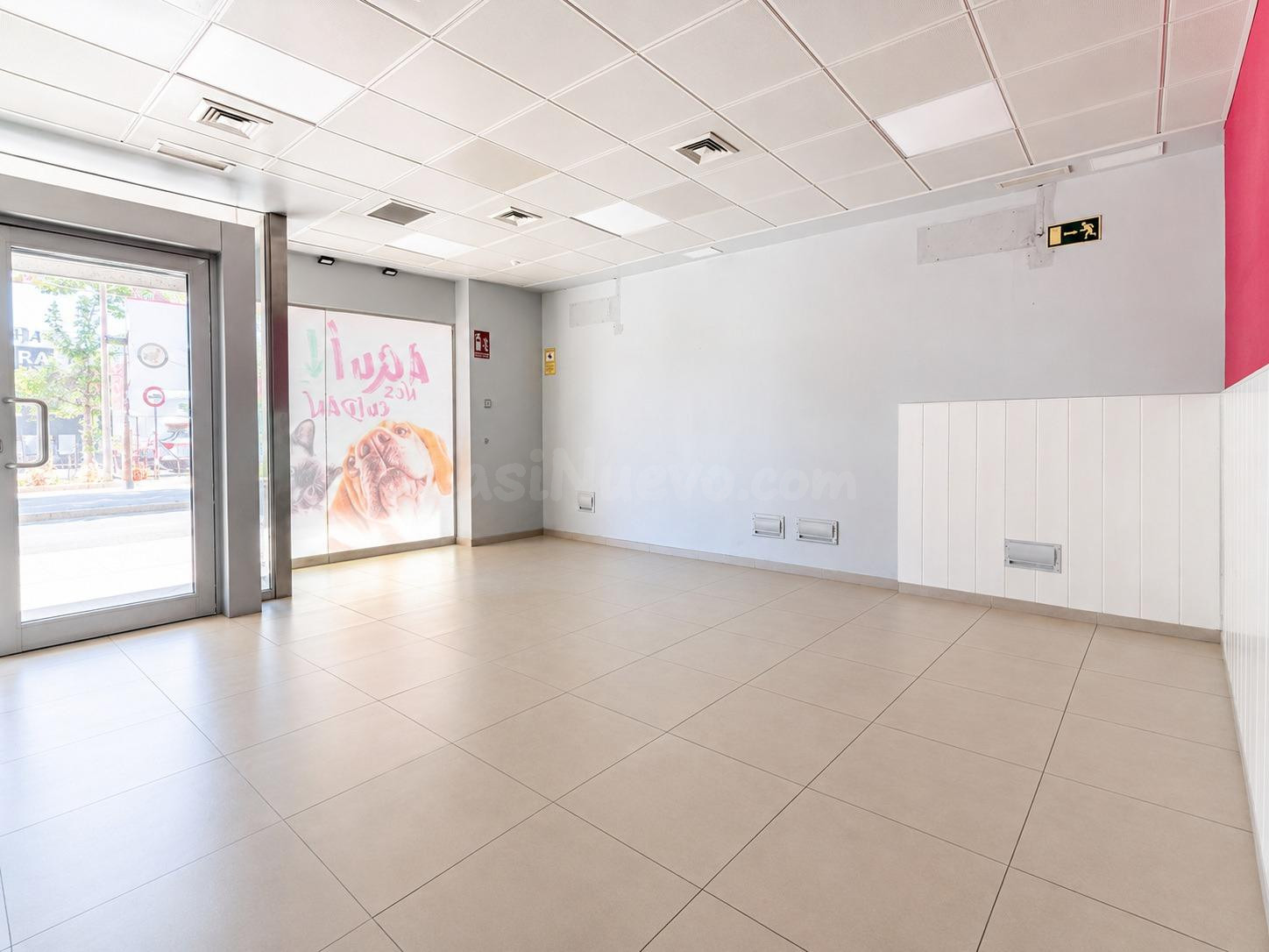 Amplio local comercial de 154 m2 ya compartimentado para des - foto 2